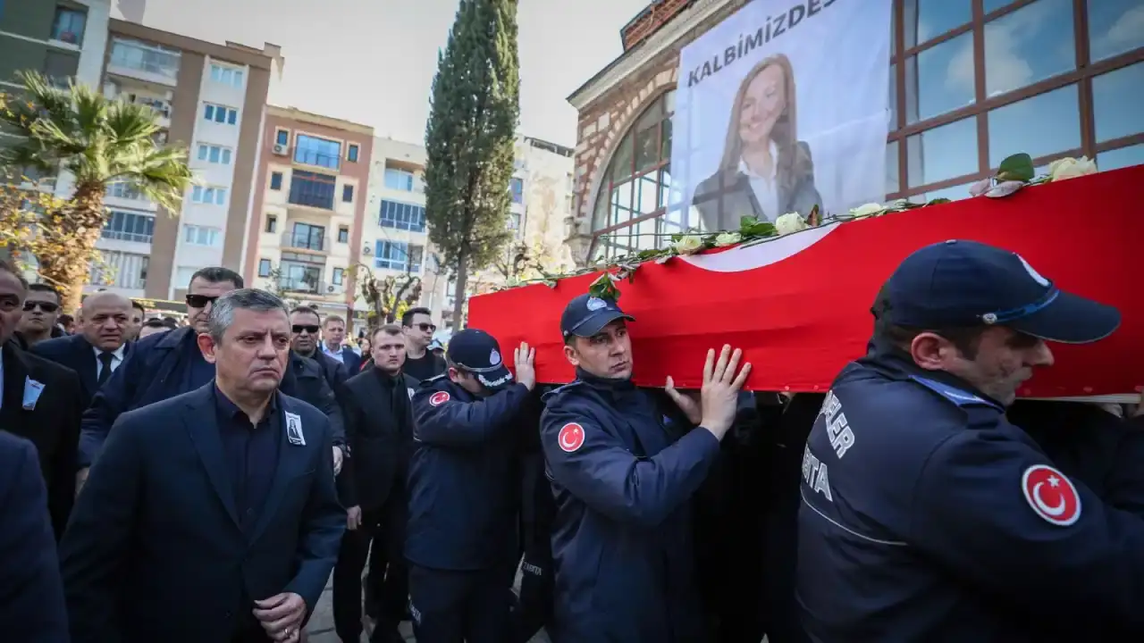 Gülşah Durbay’a Son Görev: Cenazeden Yürek Burkan Görüntüler 3